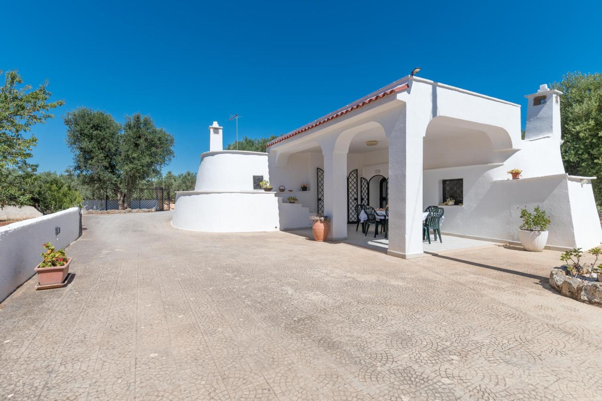Trullo L'ulivo Holiday home *